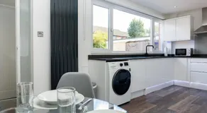 Inspiration by Olauda SA - 3 Bed House with Free Parking - Image 5