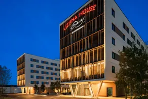 Leonardo Smart Hotel Vienna Airport - Image 2