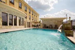 Holiday Inn Express and Suites Beeville by IHG - Image 5