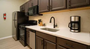 Tower Grove Apt w Balcony & Fast Wi-Fi - Image 5