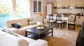 Detached Villa in Brezzo di Bedero - Image 3