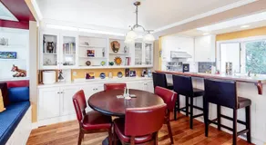Classic Dog-Friendly Home with Free WiFi a washer&dryer & Enclosed Backyard - Image 3