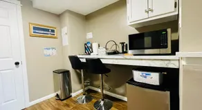 Cozy Small Room - Queen bed - Free Parking in Charlottetown - Image 3