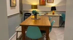Lovely Large Garden Flat 23mins to Central London Four Bedrooms - Image 4