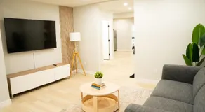 The Old Trafford - Stylish 2 bed suite - Image 2