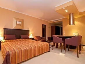 Royal Beach Apartments - Image 3
