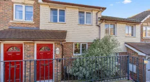 Modern Hastings Home for Groups with Garden Terrace and Dedicated Workspace - Image 4