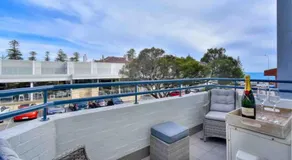 Beautiful, modern apartment seconds from beach - Image 5