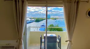 Modern waterfront apartment with Miami Skyline view, free parking 5 mins drive to Miami Beach - Image 3