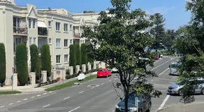 Beachside flat with free parking - Image 5