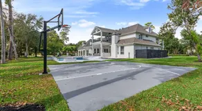 Luxury Mansion in The Woodlands TX with Heated Pool, Spa, BBQ & Basketball Court - Image 4