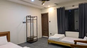 PYRAMID LODGE - Image 2