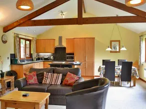 Bungalow in Bovey Tracey with Hot Tub - Image 2