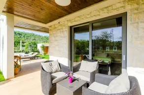 Villa Dolores Apartments - Image 5