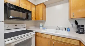 5 min-West University of Oregon-Downtown Eugene-King Suite - Image 2