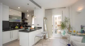 Ce charmant appartement offre un maximum d'espace pour les personnes, parfait pour des vacances en couple. Il est situé dans une rue calme et très bien desservie. Il se compose d'une chambre avec un lit double et d'une salle de bain avec baignoire, ain - Image 3