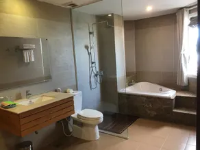 Elegant Hotel - Image 2