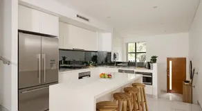 Luxury 5BR Home - Park Views - Near CBD & Airport - Image 2