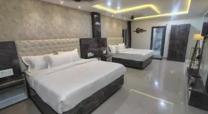 HoTEL MOKSHA GRAND - Image 2