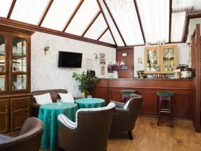 King's Lodge - Image 3