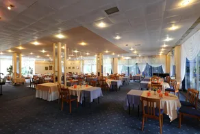 Hotel Lux - Image 4