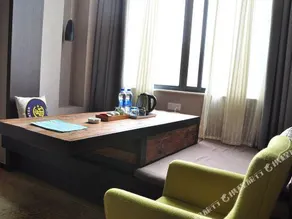 Man buGarden Hotel - Image 4