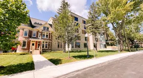 Queen's University Residence - Image 3