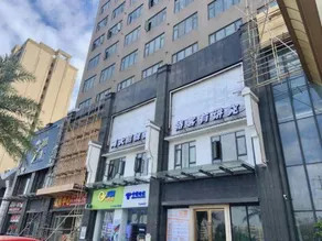 Vienna International Hotel (Zhuhai Gaolangang International) - Image 4