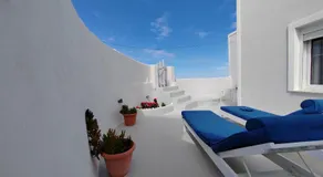 White Swallow Suite Santorini - Image 3