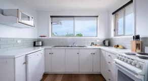 Island Vista - Freycinet Holiday Houses - Image 3