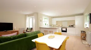 The Mews with free parking - Image 3