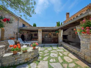 Pretty villa with balcony - Image 5