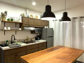 Stylish Apartments - FREE Bikes, Nice Area & Cozy Patio, 10 Minutes to Airport - Image 5