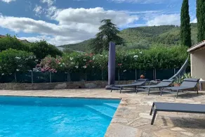 villa with private swimming pool - Image 2