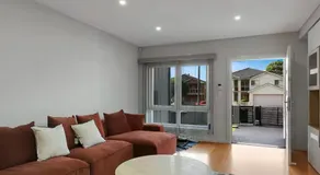Lovely Duplex in Cabramatta West 4 bedrooms - Image 4