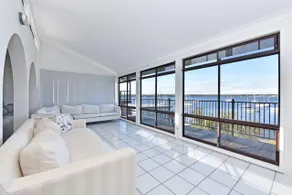 Sunshine Shores Absolute Waterfront - Image 2