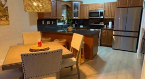 E&A SouthWest Miami Cozy 2BR Apartment with Private Parking - Image 2