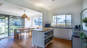 Beachside Cottage - Image 3