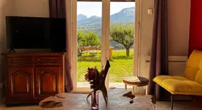 Joli appartement avec superbe extérieur - Image 2