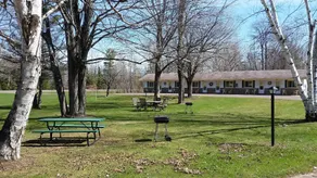Sunshine Motel and Cabins - Image 2