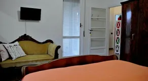 B&B LORI - Image 2