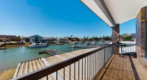 Waterfront Stay at Newport Commercial Kitchen - Image 4