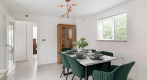 5 bed detached Contractors Parking Long Stays - Image 4