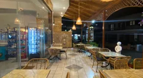 Costas Inn - Image 3