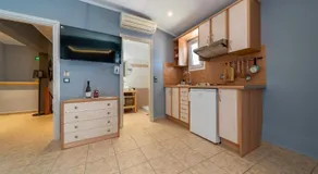 Helen's Studios & Apartments - Image 5