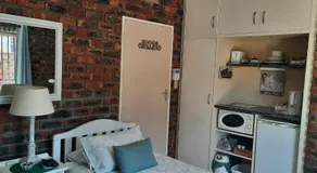 Coral Tree Guest Rooms - Image 3