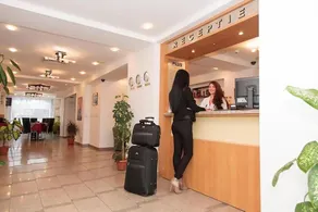 Plus Hotel - Image 5