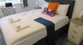 The Cambridge Suites - Tas Accommodations - Image 2