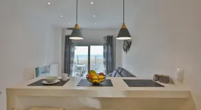 Penthouse & apartments by the Sea airport Airstay - Image 4