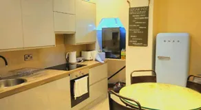 Central 2Bedroom Apartment with Terrace and Garage - Image 3
